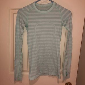 Lululemon - Long Sleeve Workout Top - Size 4